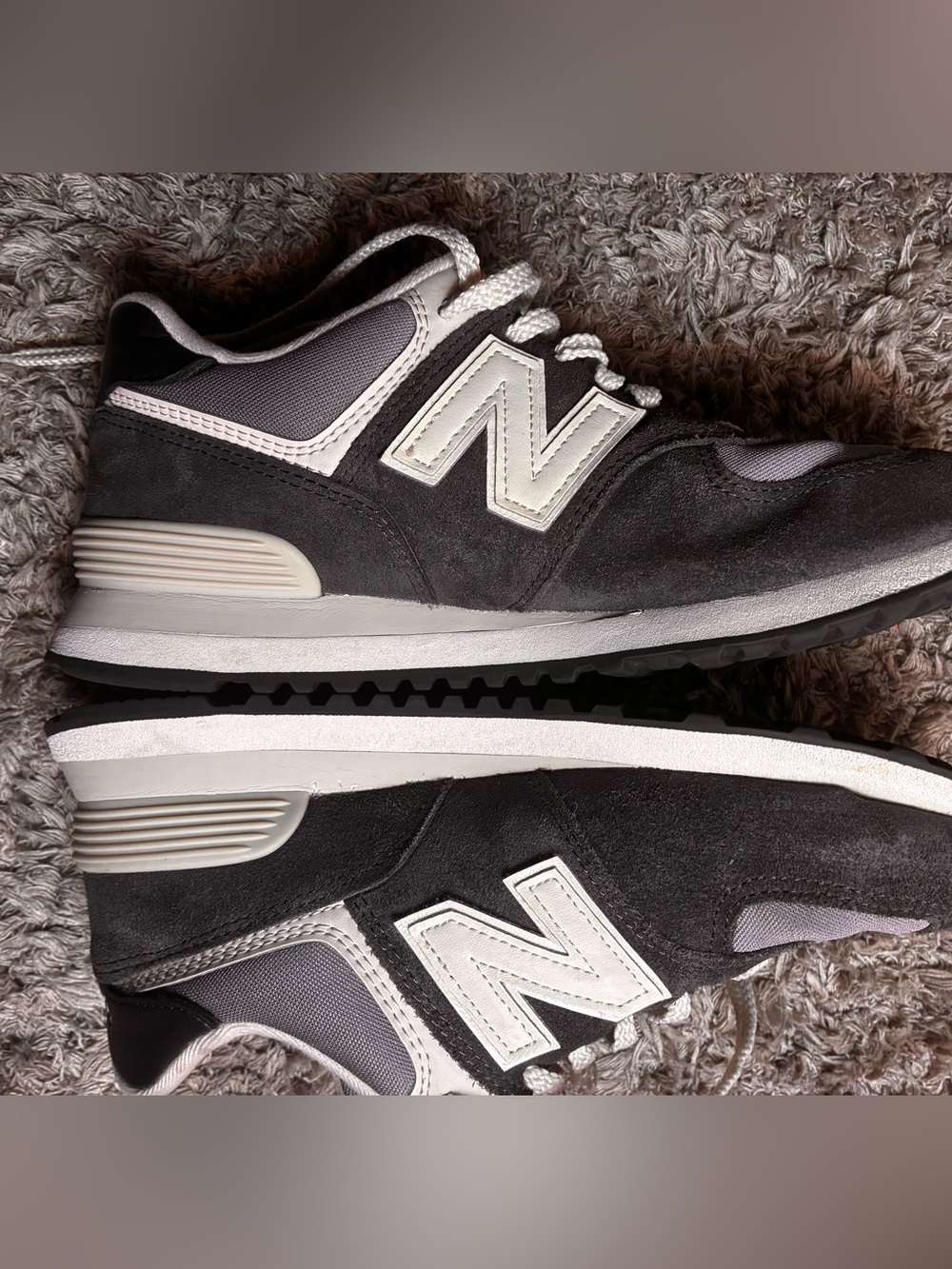 New Balance women’s 574 'Blacktop Turtledove. Size 9. Incredible condition. '